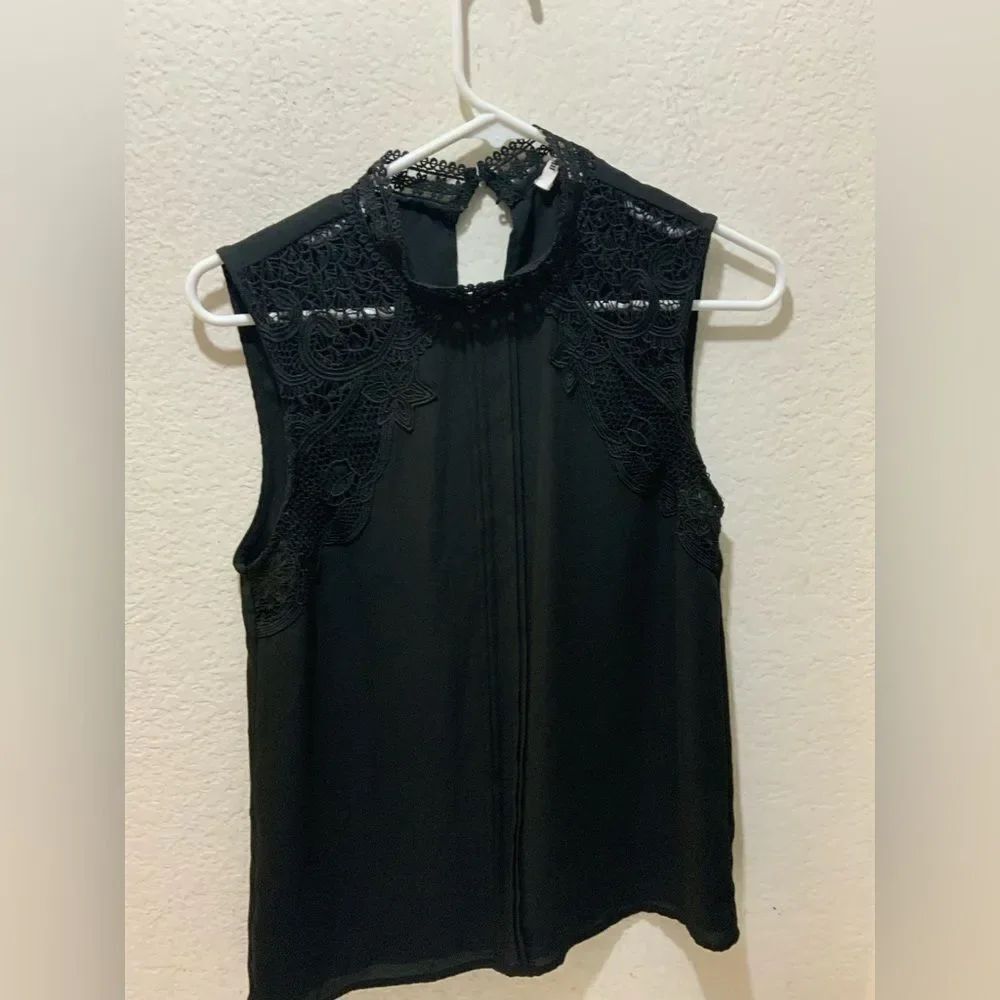 BB Dakota lace sleeveless top size XS